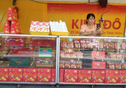 Những chiếc bánh trung thu độc lạ hút khách