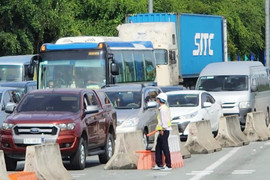 Ngày đầu buộc thu phí không dừng, cao tốc TP.HCM-Long Thành-Dầu Giây ùn ứ nhẹ 