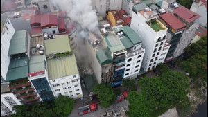 Video: Đồng đội nghiêng mình tiễn đưa 3 cảnh sát PCCC hy sinh