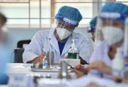 Trường có học sinh mắc COVID-19, phụ huynh lo con phải học trực tuyến