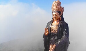 Video: Tuyệt tác tâm linh kỳ vĩ trên đỉnh núi Bà Đen, Tây Ninh