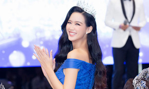 Hoa hậu Mai Phương khoe ảnh thời thơ ấu cực đáng yêu