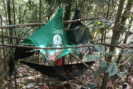 Ảnh: Bên trong phòng trọ chứa vật tâm linh liên quan 2 bộ xương khô trong rừng