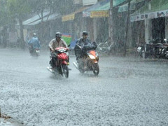 Ảnh: Nhiều tuyến đường ở Quảng Ninh bị cô lập, có nơi nước ngập sâu 2m