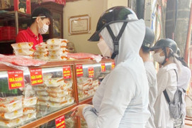 'Chợ mạng' ào ạt xả hàng bánh trung thu giá rẻ