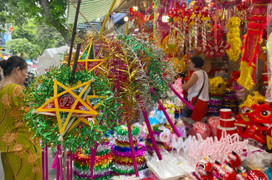 'Chợ mạng' ào ạt xả hàng bánh trung thu giá rẻ