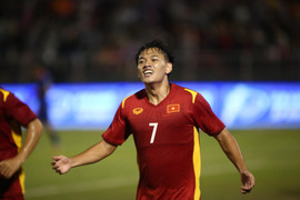 Video: Sao trẻ HAGL dứt điểm trái phá, lần đầu ghi bàn cho tuyển Việt Nam