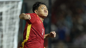 Ghi bàn sau 5 năm, Văn Toàn được đồng đội tặng màn ăn mừng đặc biệt