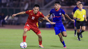 Ghi bàn sau 5 năm, Văn Toàn được đồng đội tặng màn ăn mừng đặc biệt