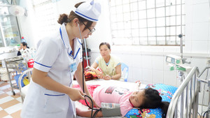 Làm gì để đối mặt sốt xuất huyết khi 'dịch chồng dịch'?