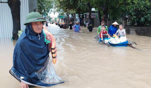 Bão Noru liên tiếp tăng cấp trước khi vào Biển Đông, miền Trung mưa to