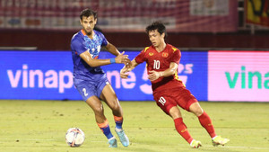 Ghi bàn sau 5 năm, Văn Toàn được đồng đội tặng màn ăn mừng đặc biệt