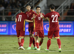 Ghi bàn sau 5 năm, Văn Toàn được đồng đội tặng màn ăn mừng đặc biệt