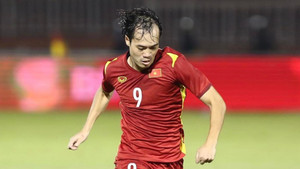 Ghi bàn sau 5 năm, Văn Toàn được đồng đội tặng màn ăn mừng đặc biệt