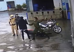 Nam thiếu niên bị cảnh sát đánh được trả xe vi phạm, Công an Sóc Trăng nói gì?