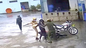 Nam thiếu niên bị cảnh sát đánh được trả xe vi phạm, Công an Sóc Trăng nói gì?