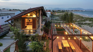 300 con cừu đeo nơ trình diễn 'catwalk' trên phố tại Ninh Thuận