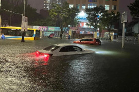 Nghĩa trang lớn nhất Đà Nẵng tan hoang sau trận mưa lịch sử