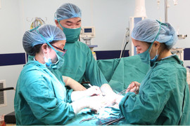 Nhiều nhân viên y tế nghỉ việc, cử tri đề nghị xem xét lại chính sách tiền lương