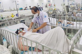 Làm gì để đối mặt sốt xuất huyết khi 'dịch chồng dịch'?