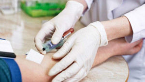 Làm gì để đối mặt sốt xuất huyết khi 'dịch chồng dịch'?