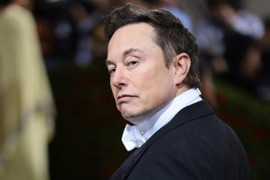 Tỷ phú Elon Musk bắt đầu bán tick xanh trên Twitter