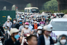 Thu hẹp lô cốt gây thảm cảnh tắc đường trên đường Nguyễn Xiển, Hà Nội