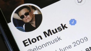 Tỷ phú Elon Musk bắt đầu bán tick xanh trên Twitter