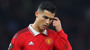 Báo Anh: Man Utd xem xét hủy hợp đồng, khởi kiện Ronaldo