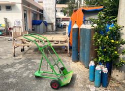 Bệnh viện ở TP.HCM chật hẹp, xuống cấp, dân vừa khám vừa lo