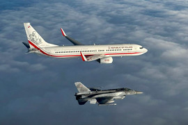 Máy bay chiến đấu hộ tống tuyển Ba Lan đến Qatar dự World Cup 2022