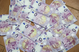 Độc đáo bộ sưu tập tiền lưu niệm 0 Euro cho vòng chung kết World Cup 2022 