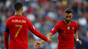 Bruno Fernandes phủ nhận thái độ lạnh nhạt với Ronaldo