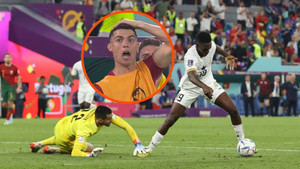 Khoảnh khắc đồng đội hớ hênh khiến Ronaldo ôm đầu hốt hoảng
