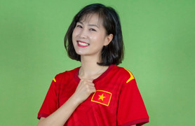 Nữ cầu thủ thay dàn hot girl bình luận World Cup gây sốt mạng xã hội