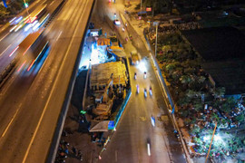 Thu hẹp lô cốt gây thảm cảnh tắc đường trên đường Nguyễn Xiển, Hà Nội