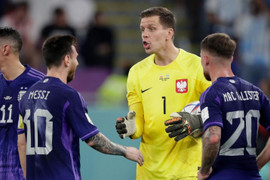 Thủ môn Ba Lan gạ Messi đánh cược trước khi cản phá phạt đền