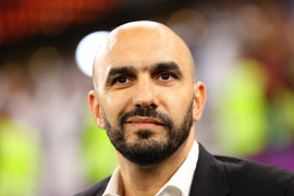 HLV Maroc đọc vị đối thủ, Tây Ban Nha chuyền bóng hơn 1.000 lần cũng vô dụng