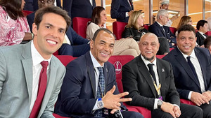 Kaka tiết lộ bất ngờ: Ronaldo ra đường chỉ là gã béo dạo phố