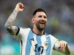 Messi phá kỷ lục của Pele