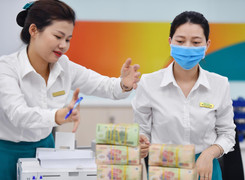 Ngân hàng Nhà nước rút tiền đầu năm, lãi suất qua đêm tăng vọt