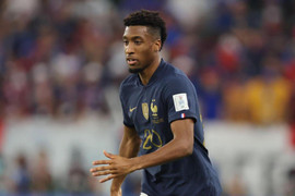 Dịch cúm đe doạ đội tuyển Pháp