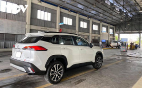 Tài xế ở phía Nam vẫn phải 'đội nắng, phơi sương' chờ đăng kiểm