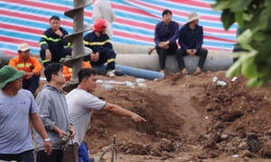 Bé trai lọt xuống trụ bê tông sâu 35m ở Đồng Tháp: Đang tiếp cận trụ thứ 3