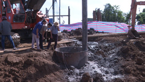 Bé trai lọt xuống trụ bê tông sâu 35m ở Đồng Tháp: Đang tiếp cận trụ thứ 3