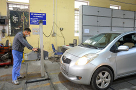 Ô tô từ Hà Nội dồn về, các trung tâm đăng kiểm ở Bắc Ninh quá tải