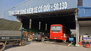 Ô tô từ Hà Nội dồn về, các trung tâm đăng kiểm ở Bắc Ninh quá tải