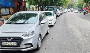 Ô tô từ Hà Nội dồn về, các trung tâm đăng kiểm ở Bắc Ninh quá tải