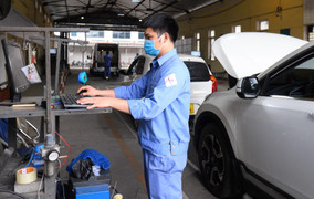 Ô tô từ Hà Nội dồn về, các trung tâm đăng kiểm ở Bắc Ninh quá tải