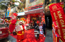 Xếp hàng mua vàng vía Thần Tài: Chủ yếu mua ít cầu may, chưa ai dám 'ôm' nhiều